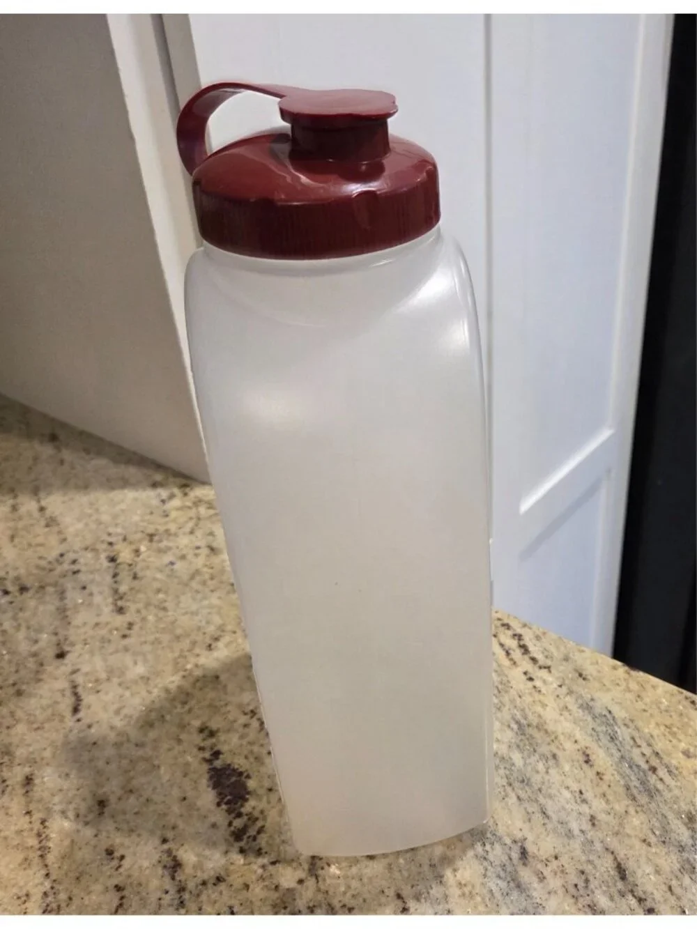 Rubbermaid Servin Saver Pitcher Jug #IC98 Flip Top Lid 2 QUART 64 oz 1.9 liter